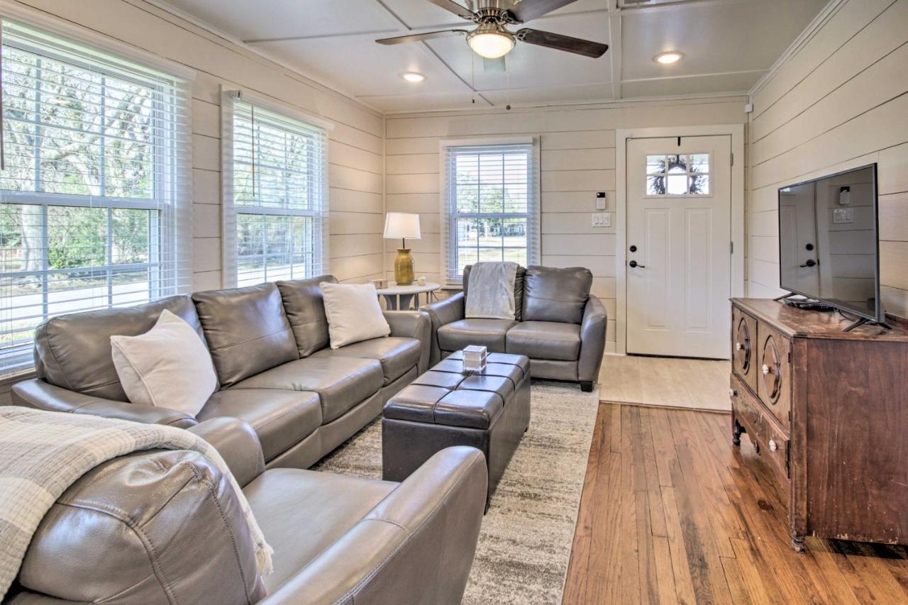 Charming Country Cottage, Walk To Main Street! Tomball Bagian luar foto